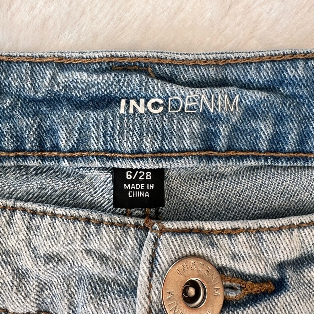 INC International Concepts Raw Hem Denim Cut Off Shorts, Light Wash, Size 6/28โโ - Picture 5 of 6